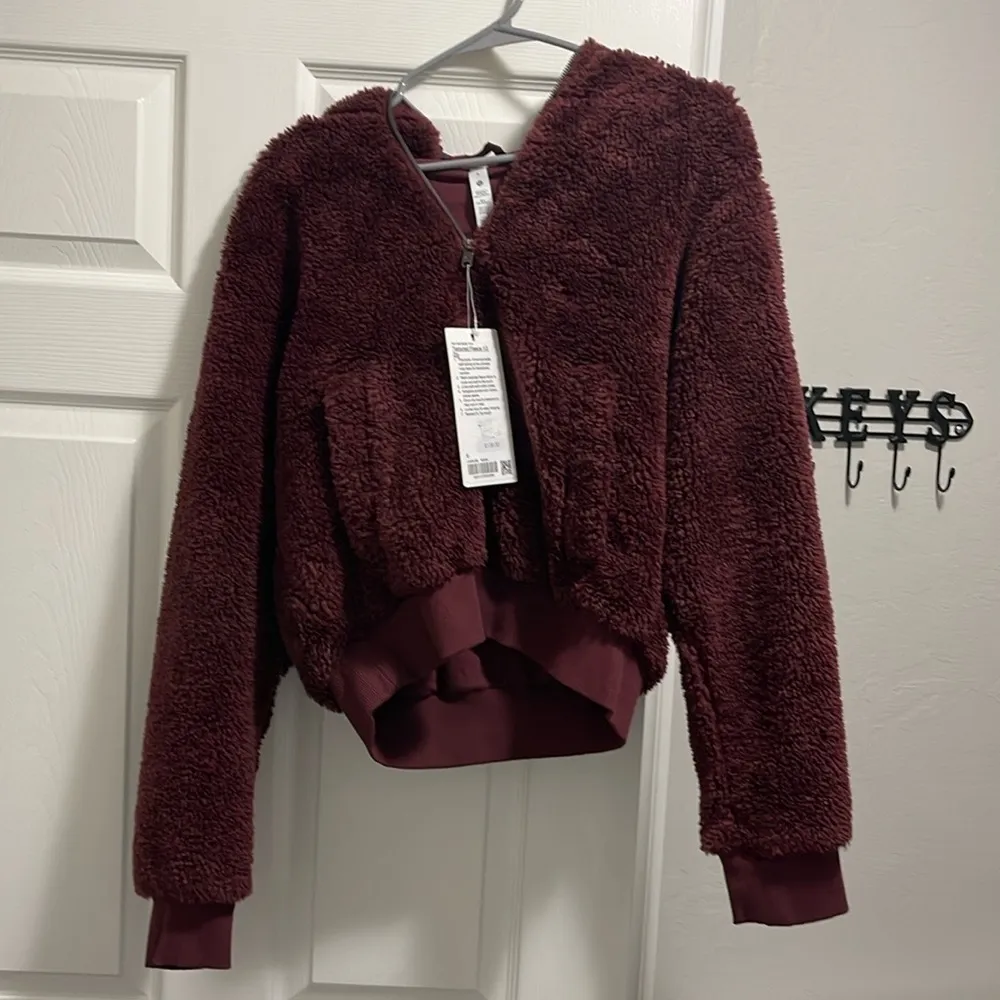 Brand new lululemon coat - Image 6