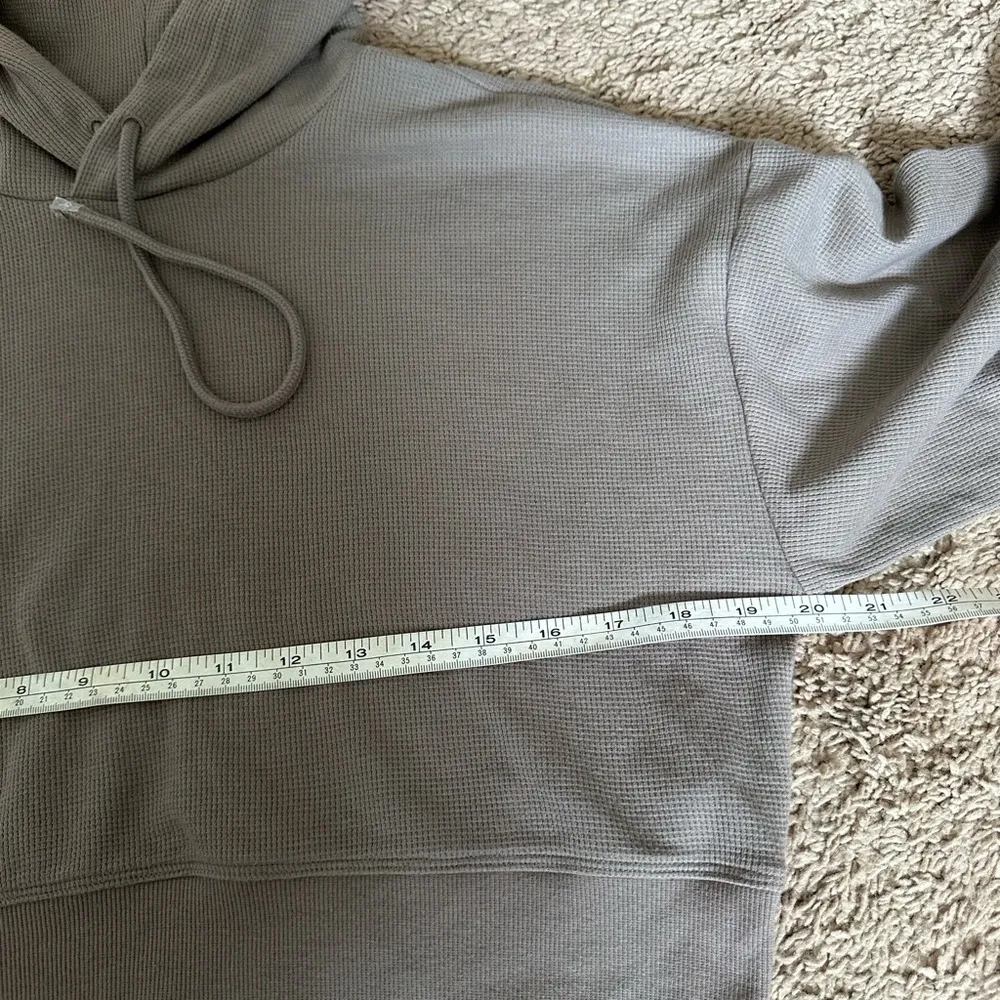 Sunday Best Aritzia Taupe Brown Cropped Waffle Relaxed Hoodie Women’s Size XS - Image 7