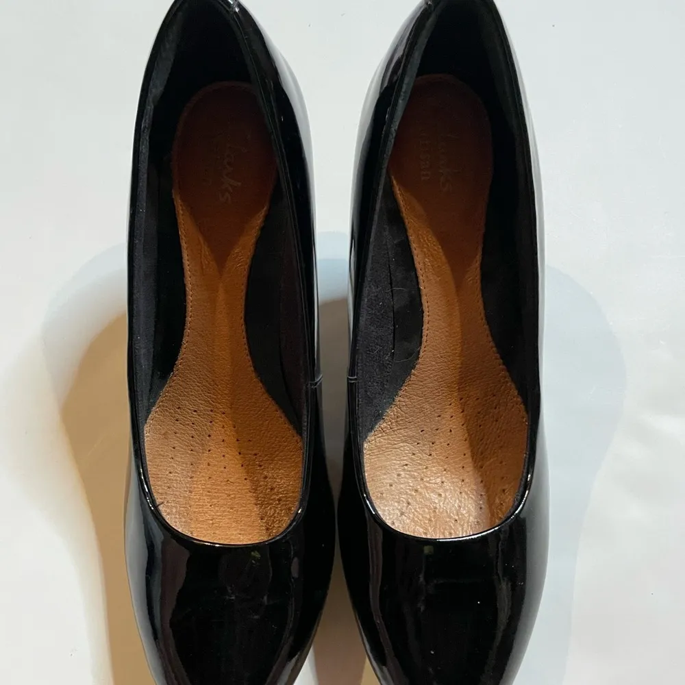 Clarks Artisan Black Patent Heels Women’s Size 7M - Image 4