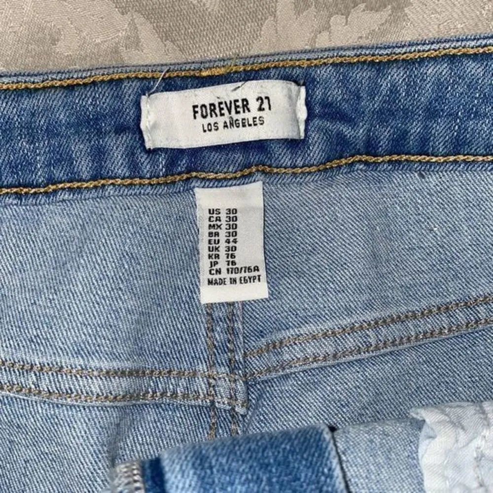 Forever 21  denim distressed‎ capris size 10 - Image 7