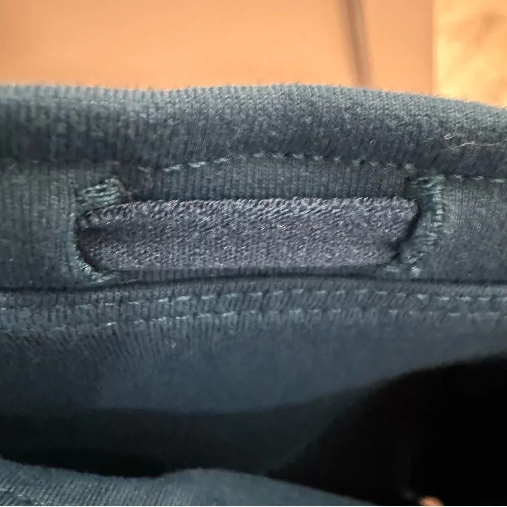 Oiselle Teal 7/8 Leggings with Mesh Panels Behind‎ Knees size 6 - Image 5