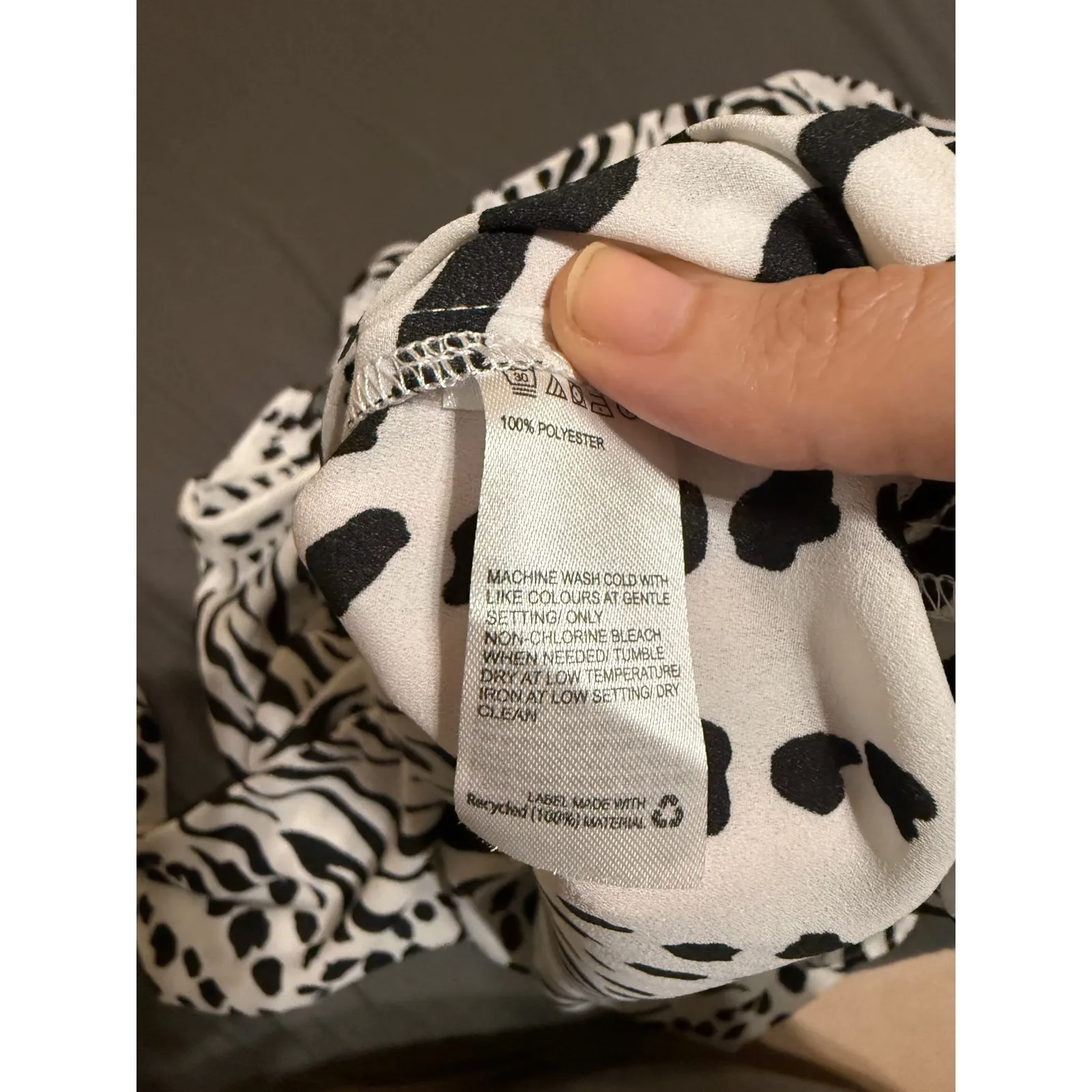 IMNYC Isaac Mizrahi Size Medium Women Blouse White Black Animal Print Careerwear - Image 8