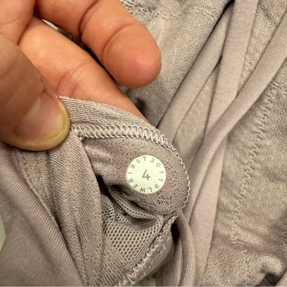 Lululemon Free To Be Serene High Neck Bra Sz 4 - Image 8