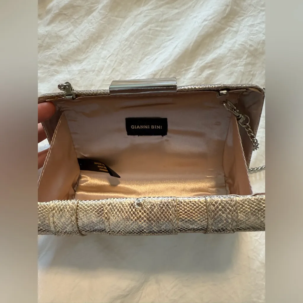 Elegant Gold Evening Clutch - Image 3