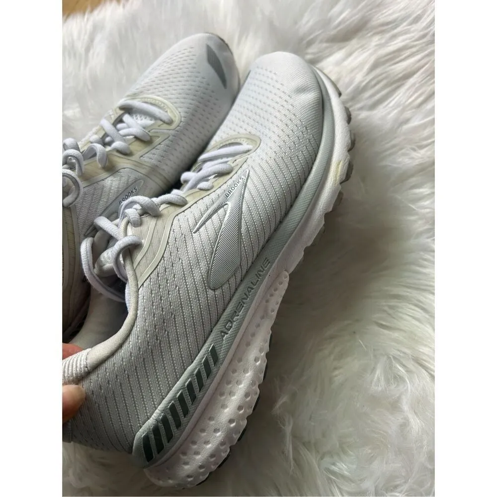 Brooks Women’s Adrenaline GTS 20 Running M Size 9.5 Cream or white color - Image 4