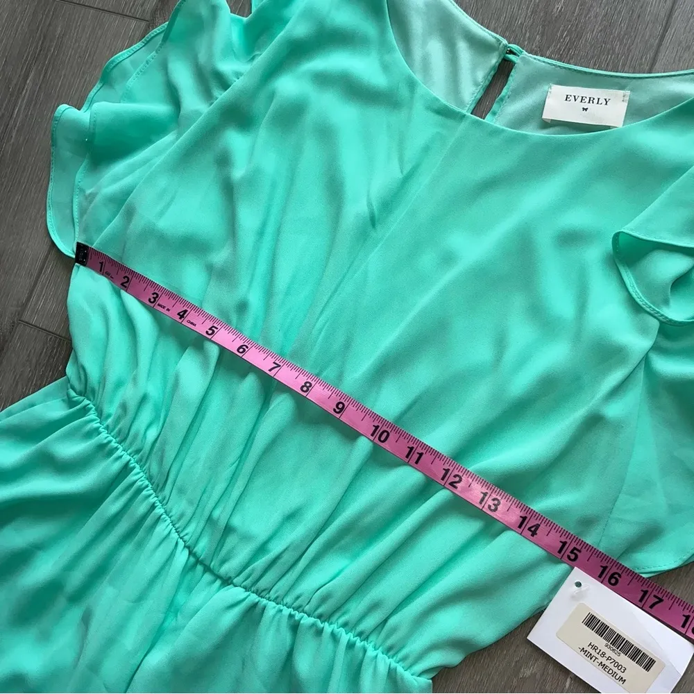 Everly NWT jumpsuit chiffon cropped open back mint green medium - Image 6