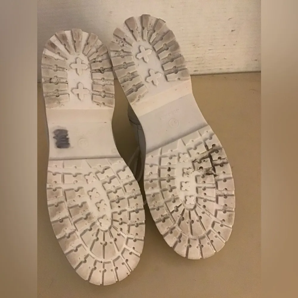 women white leather combat Tornado boots size 6.5 - Image 12