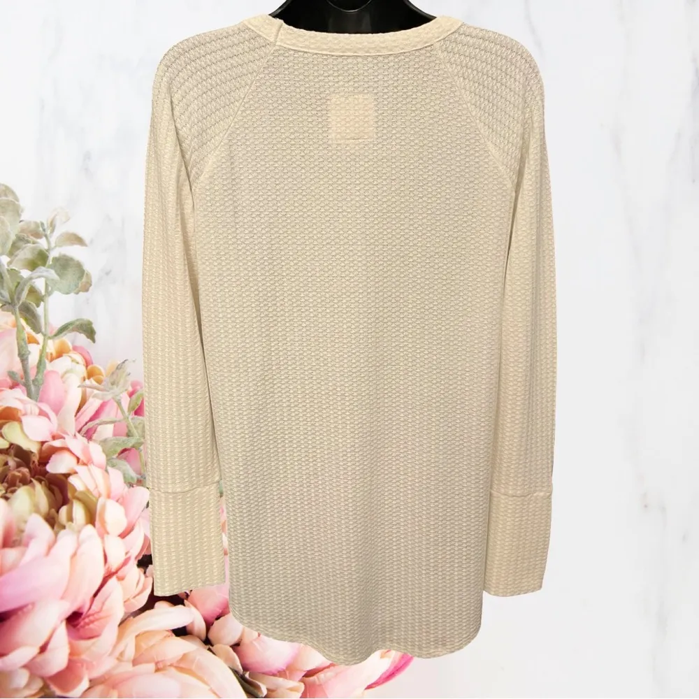 🍁Chaser Ivory Top with Subtle Texture Sz M - Image 2