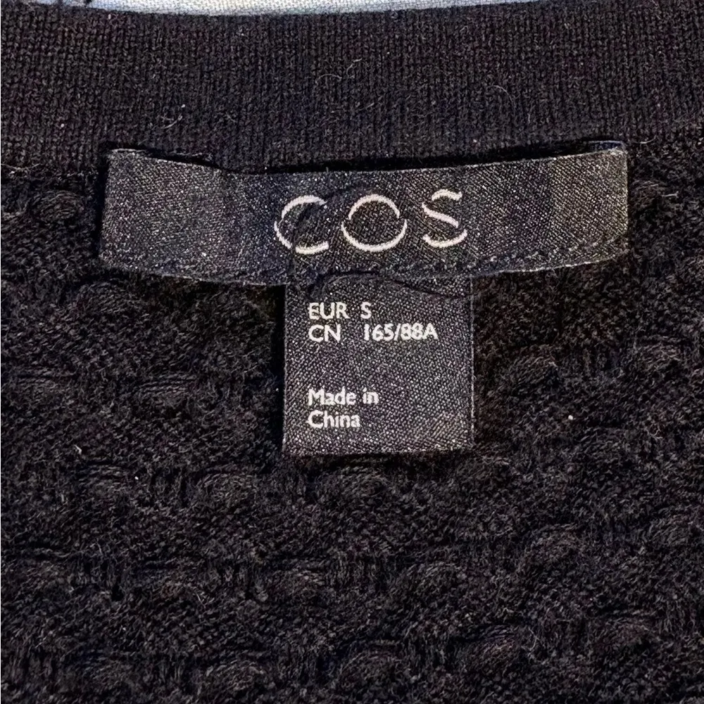 COS Textured Bubble 100%
Cotton Long Sleeve Crew Knit Black Sweater Top Sz S🧡 - Image 6