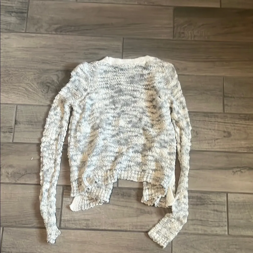 Moth White Wrap V - Image 5