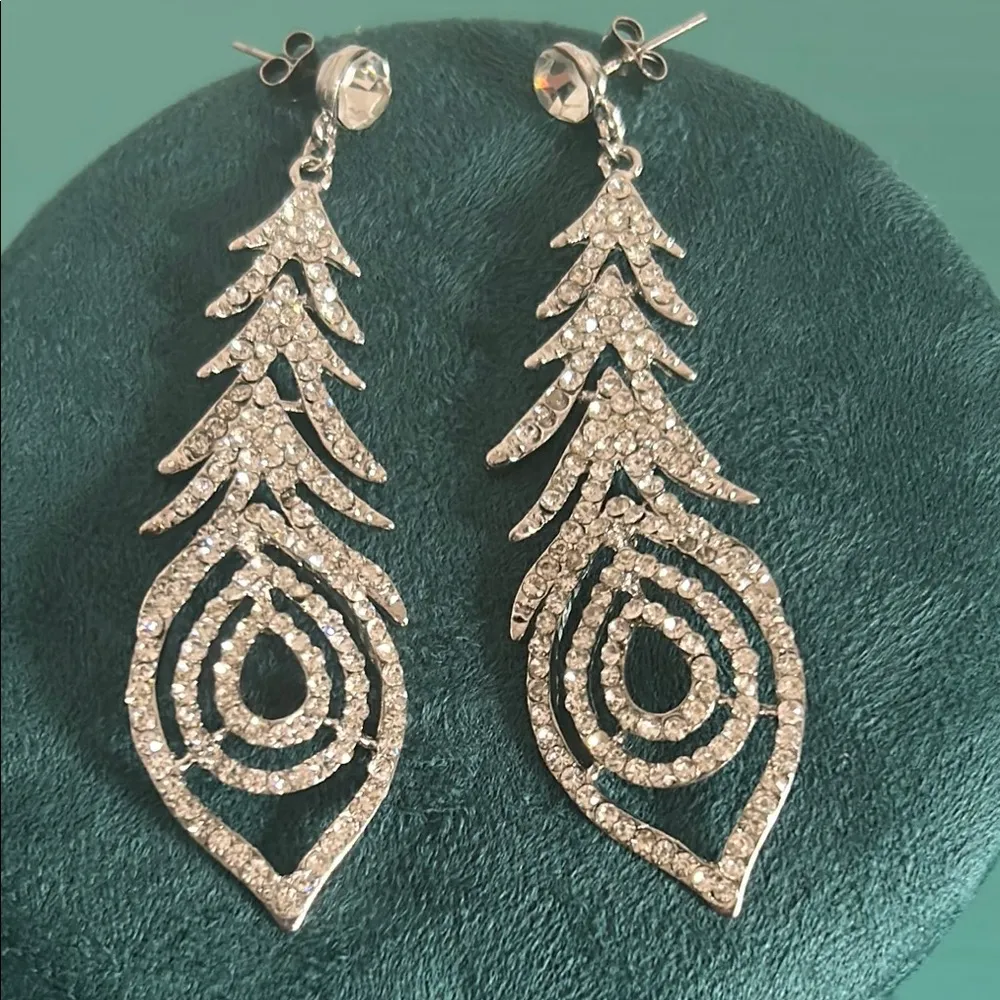 Stunning Bridal Prom Formal Silver Crystal Peacock Feather Design Drop Earrings - Image 3