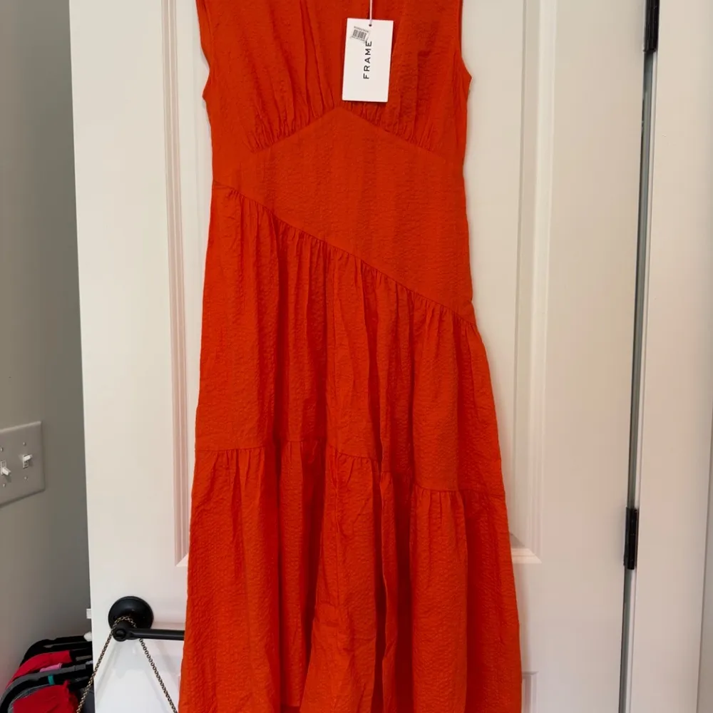 NWT FRAME Asymmetric Tiered Seersucker Midi-Dress - Image 6