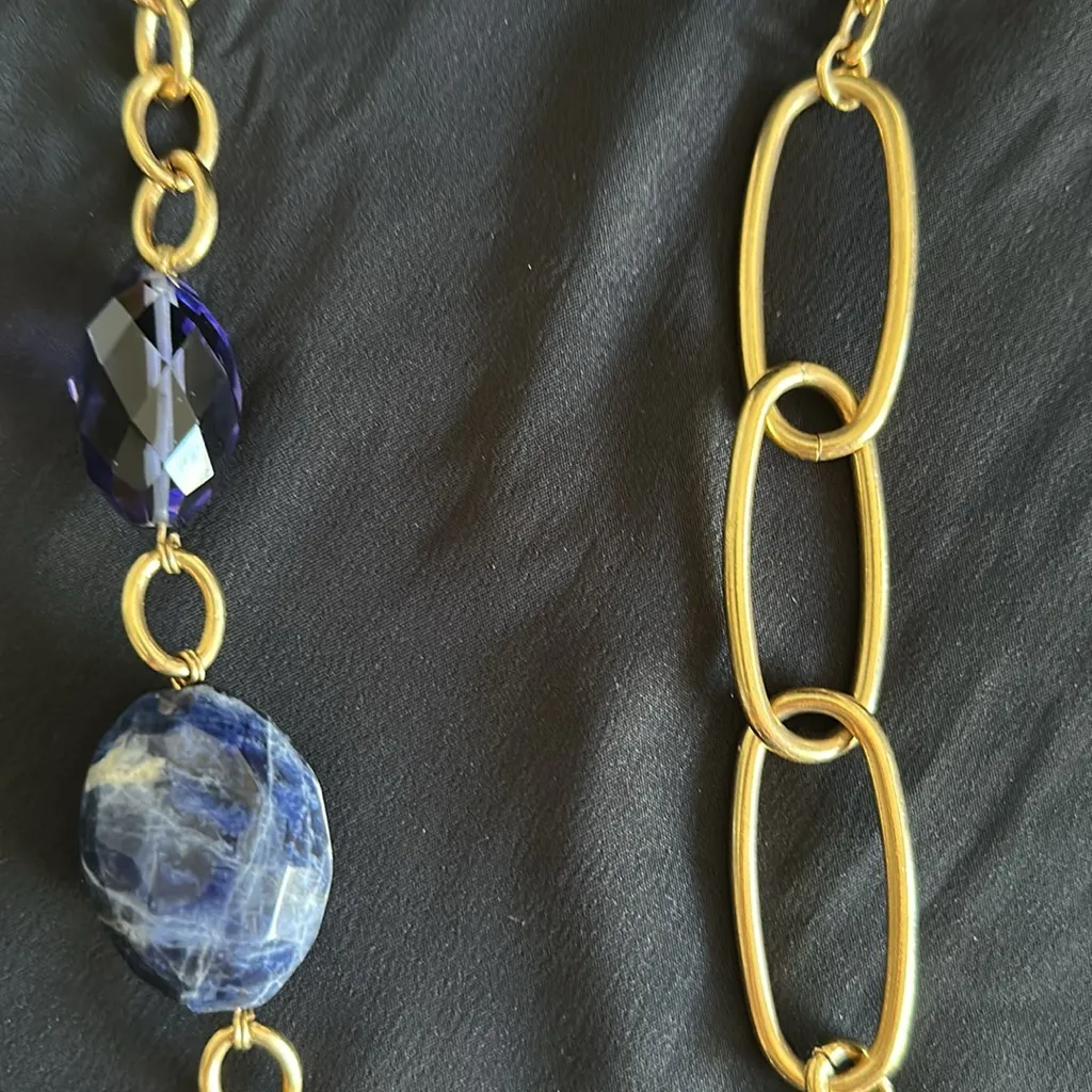 Goldtone & acrylic beads EUC necklace. Long link paper clip style w/ large beads Blue - Image 3