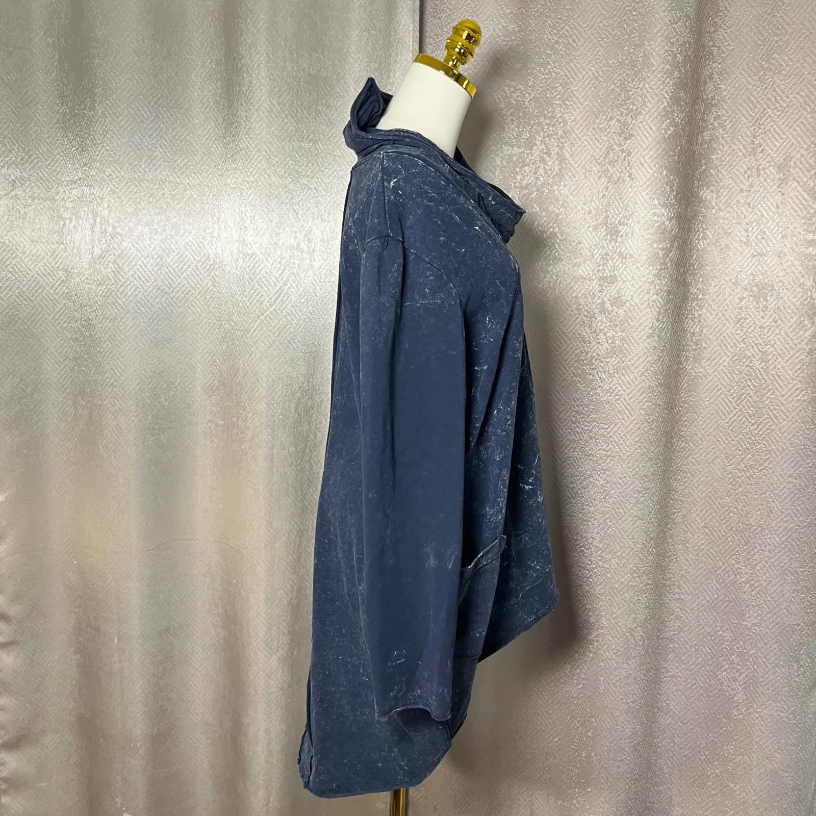 Tina Stephens Made in Italy Cowl Neck Acid Wash Tunic Top Pockets Size L Blue Size L - Image 5