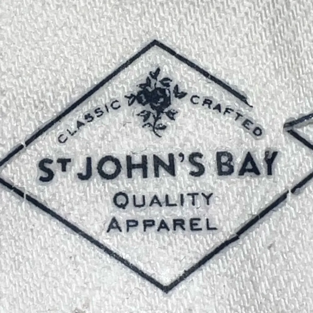 St. John's Bay Women's White Bermuda Shorts - Image 5