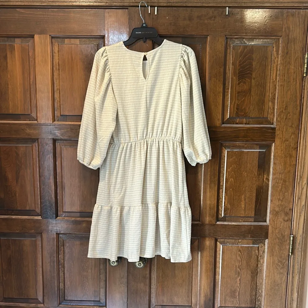 Draper James RSVP Tiered Skater Dress Size Medium Houndstooth Puff Sleeve Gold - Image 4