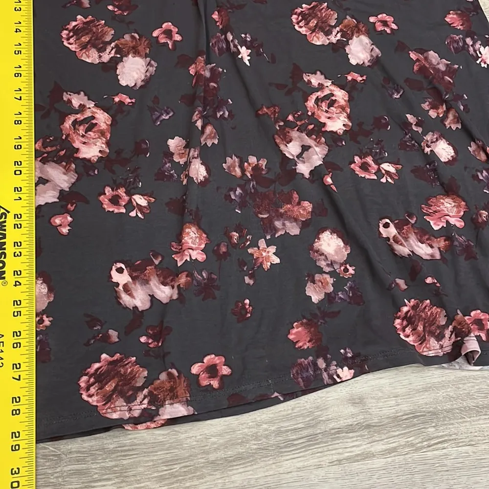 NWT  Gray with Lavender, Pink, Red Floral Print 3/4 Sleeve V-Neck - Image 9