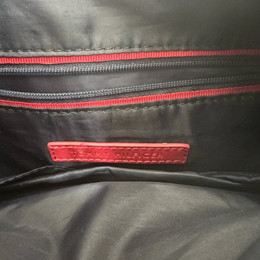 Tommy Hilfiger purse - Image 3