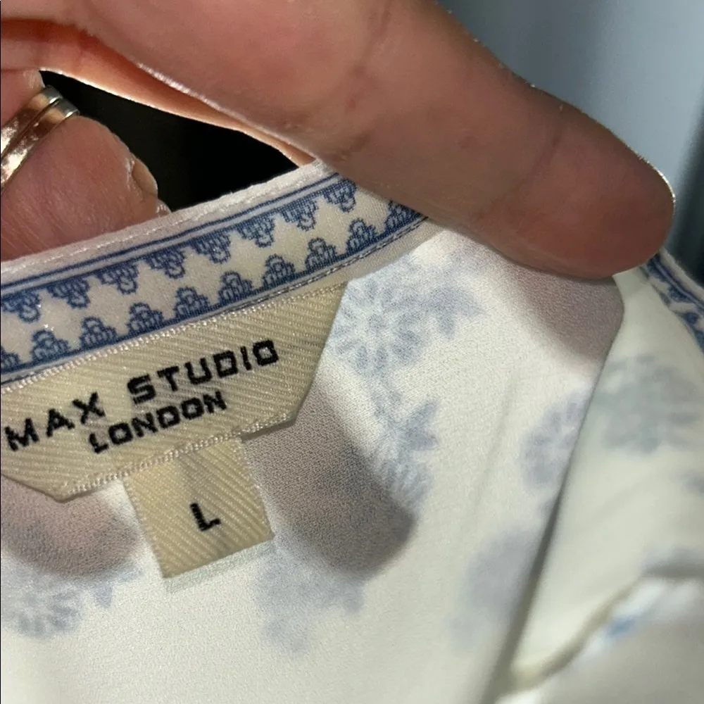 Max Studio Blue and White Boxy Short Sleeve Blouse - Image 10