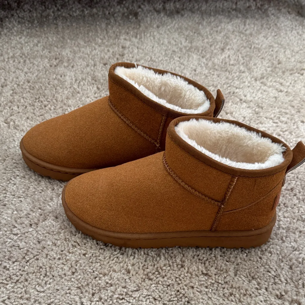 Amazon Women's Tan Ankle Boots with Fur Lining - Image 3