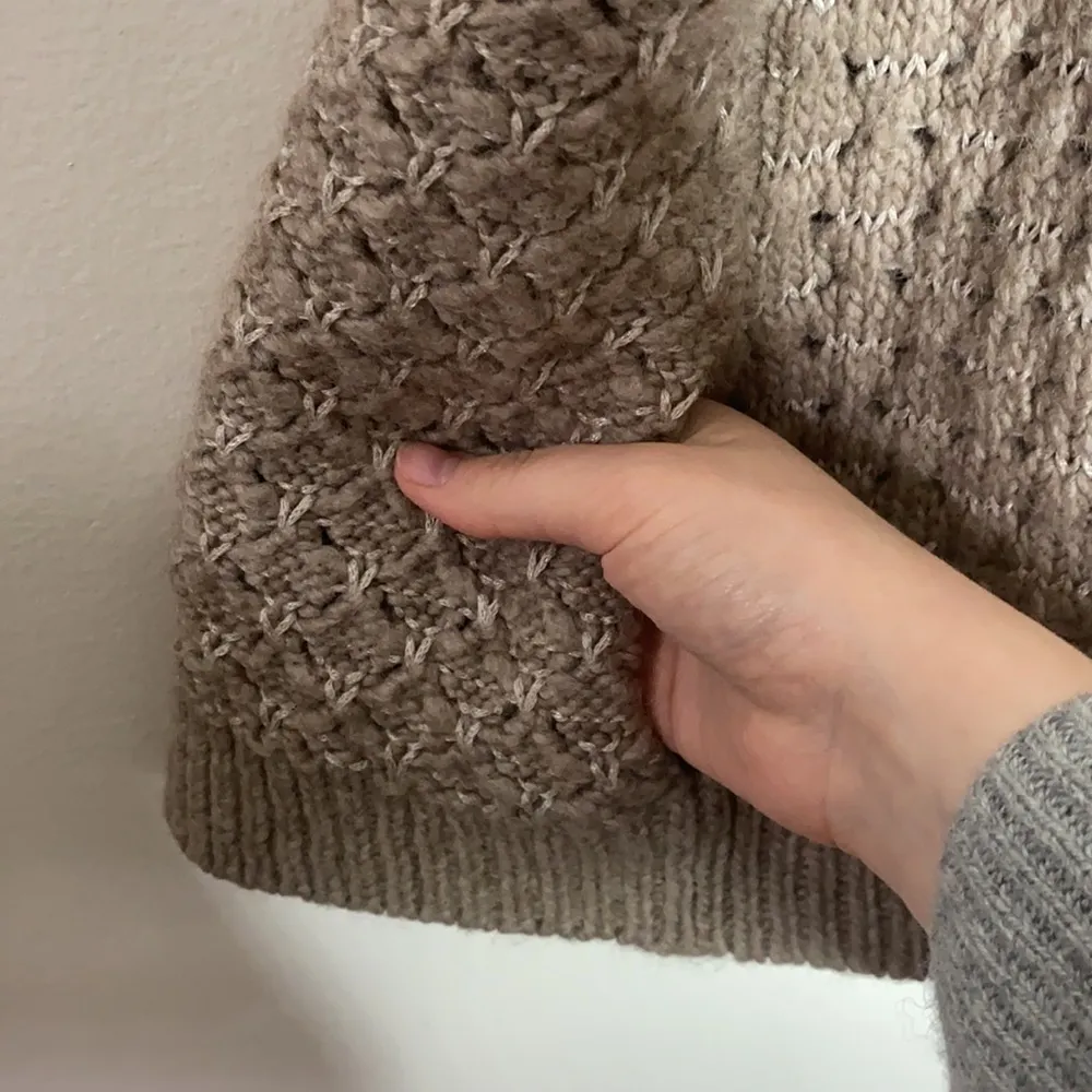 Ann Taylor Loft tan chunky knit shawl vest size S - Image 91