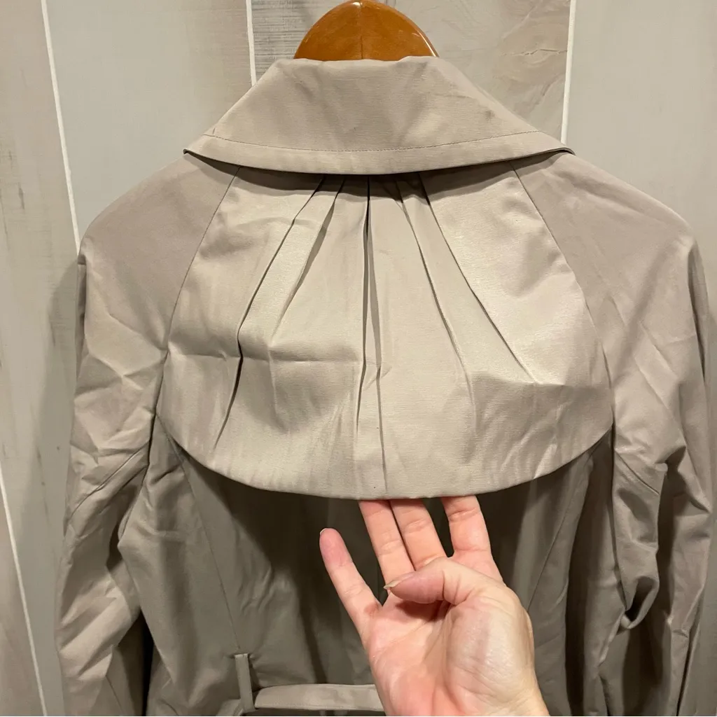 Cute Pendleton classic tan belted mid trench rain jacket tortoise accents - Image 8