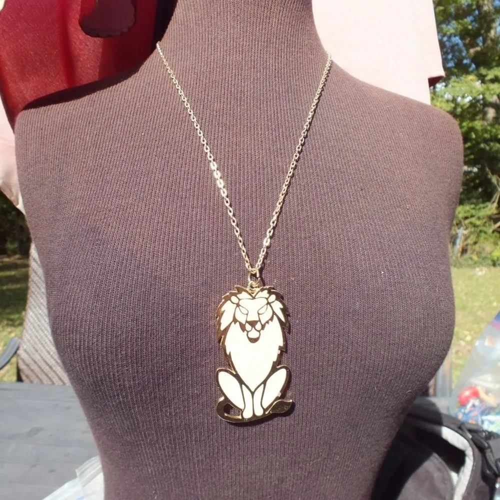 Yellow and Gold Color Lion Pendant on 24" Link Alloy Chain, Large Retro 1970s - Image 4