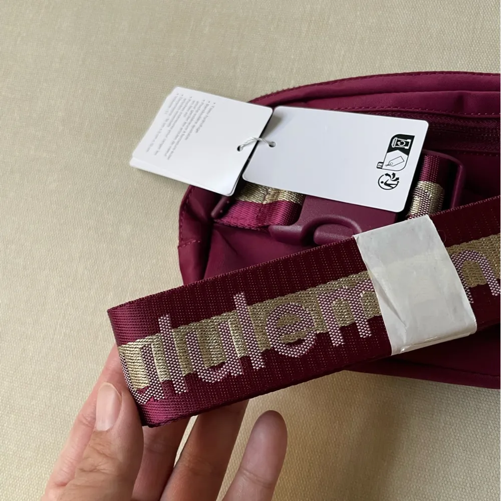 Everywhere Belt Bag 1L *Wordmark - Deep Luxe/Gold - Image 6