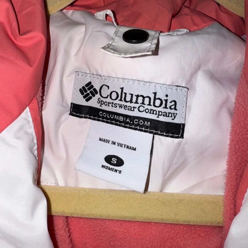 Columbia women’s Omni tech Arcadia II hooded Rain Jacket small coral white fleec - Image 7