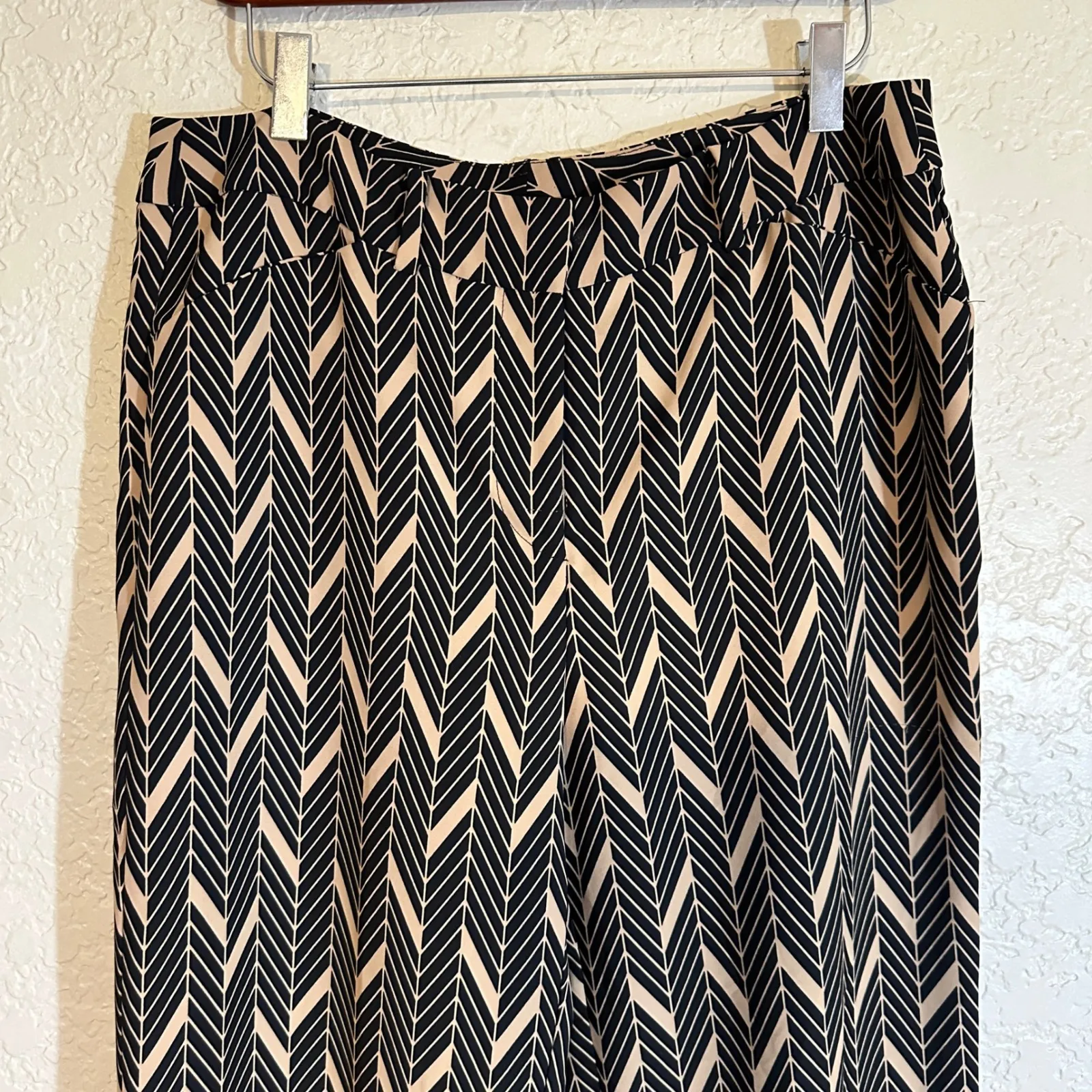 Chico's Size 1 Medium Petite‎ Wide Leg Geometric Print Pants Black Beige - Image 5