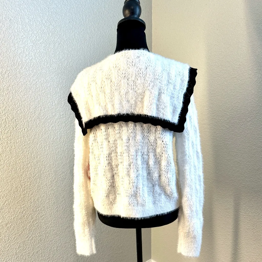 Calligraphie White and Black Button - Image 4