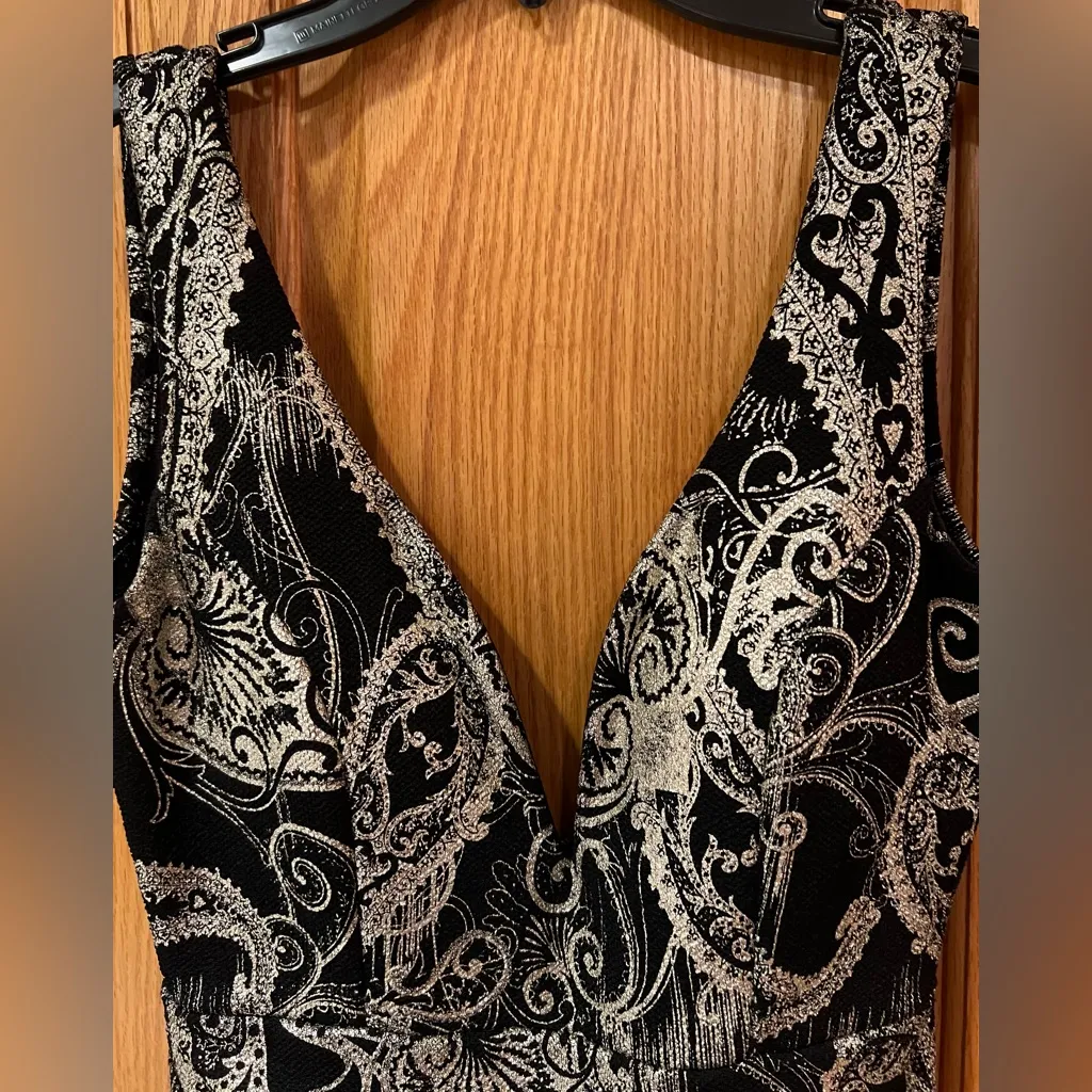 Windsor Black & Gold‎ Deep V-Neck Asymmetrical Hem Bodycon Mini Dress Size Small - Image 3