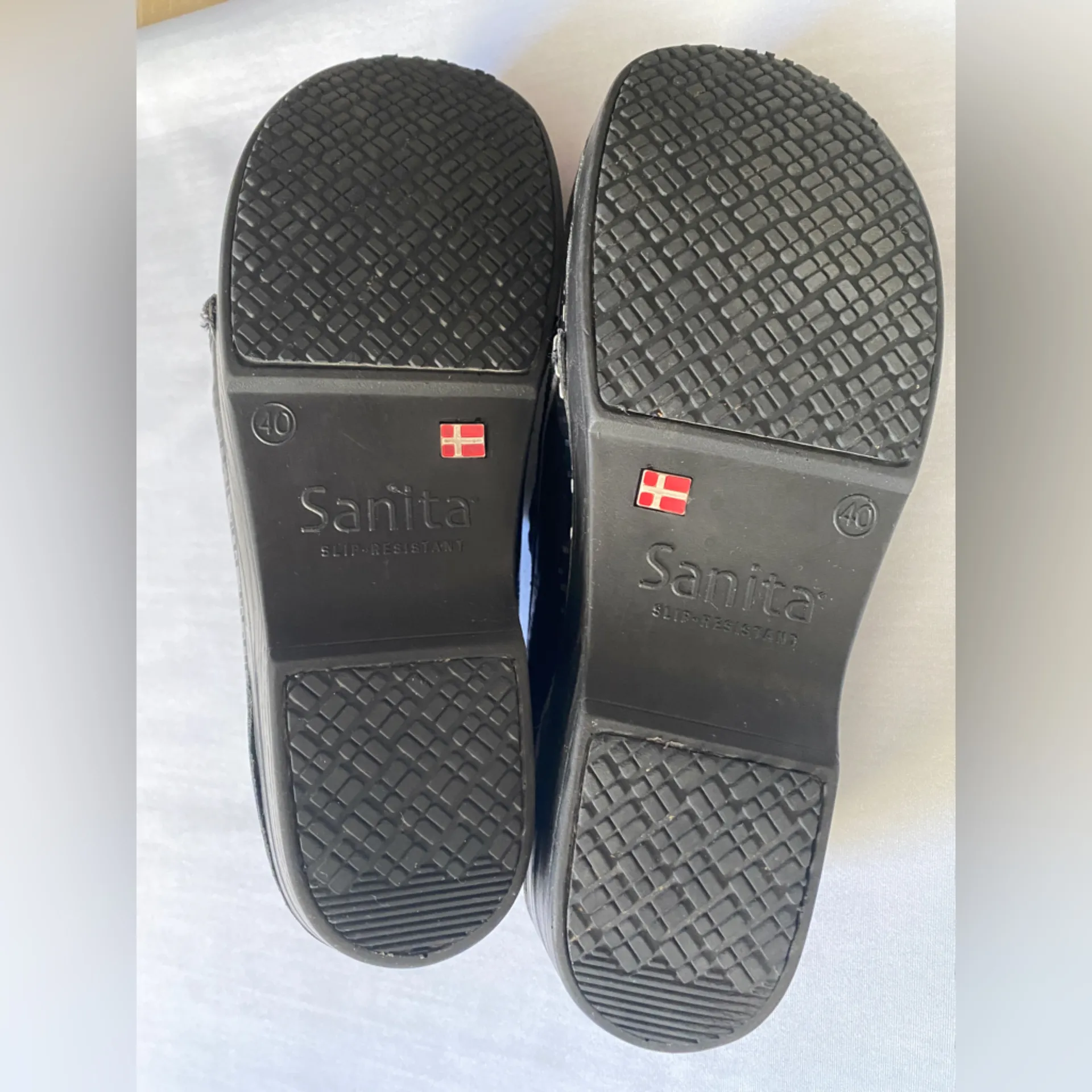 Sanita‎ Women’s Reese Black Clogs Size 40 - Image 10