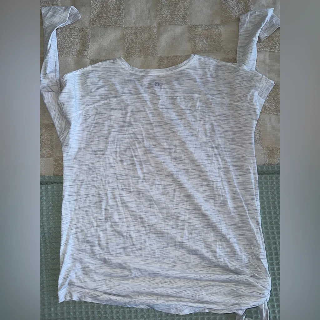 Lululemon Women’s Split Hem Long Sleeve Tee - Light Grey Size M/L - Image 3