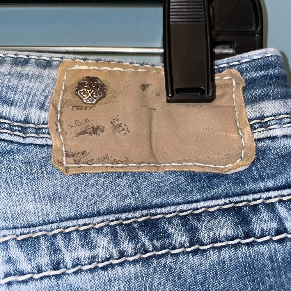 Silver Jeans Boyfriend Intentionally Distressed and Faded Jeans Size 28 - Image 9