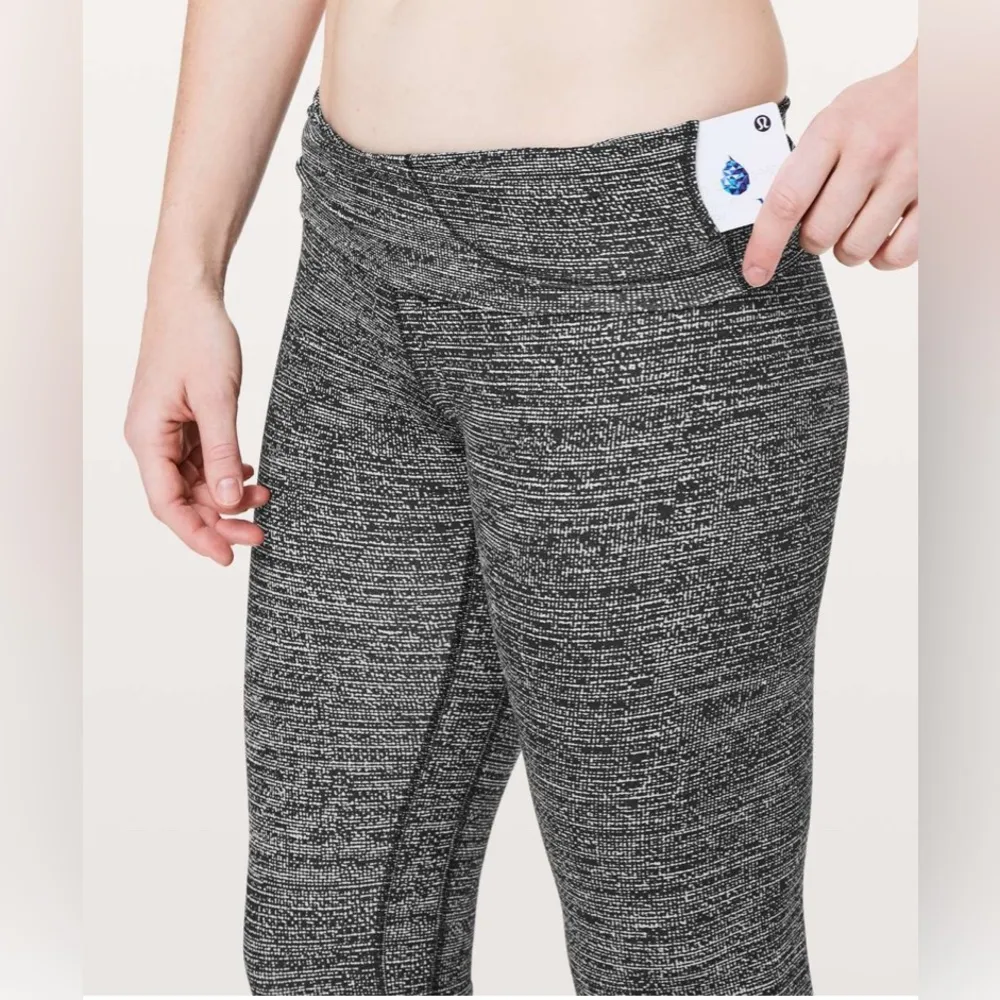 Lululemon Align Crop *21” in Twillines Ice Grey Black - Made With Nulu - Image 4