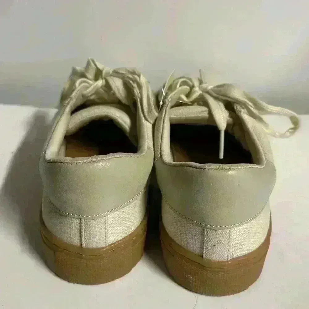Women’s Universal thread Ingrid sneakers size 9.5 - Image 4