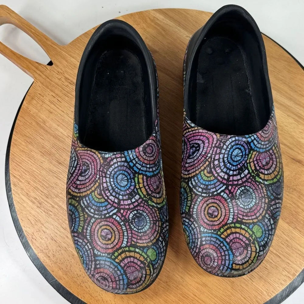 Crocs  Rainbow Colorful Patterned Clogs Shoes Black Multi Women’s 10 - Image 4