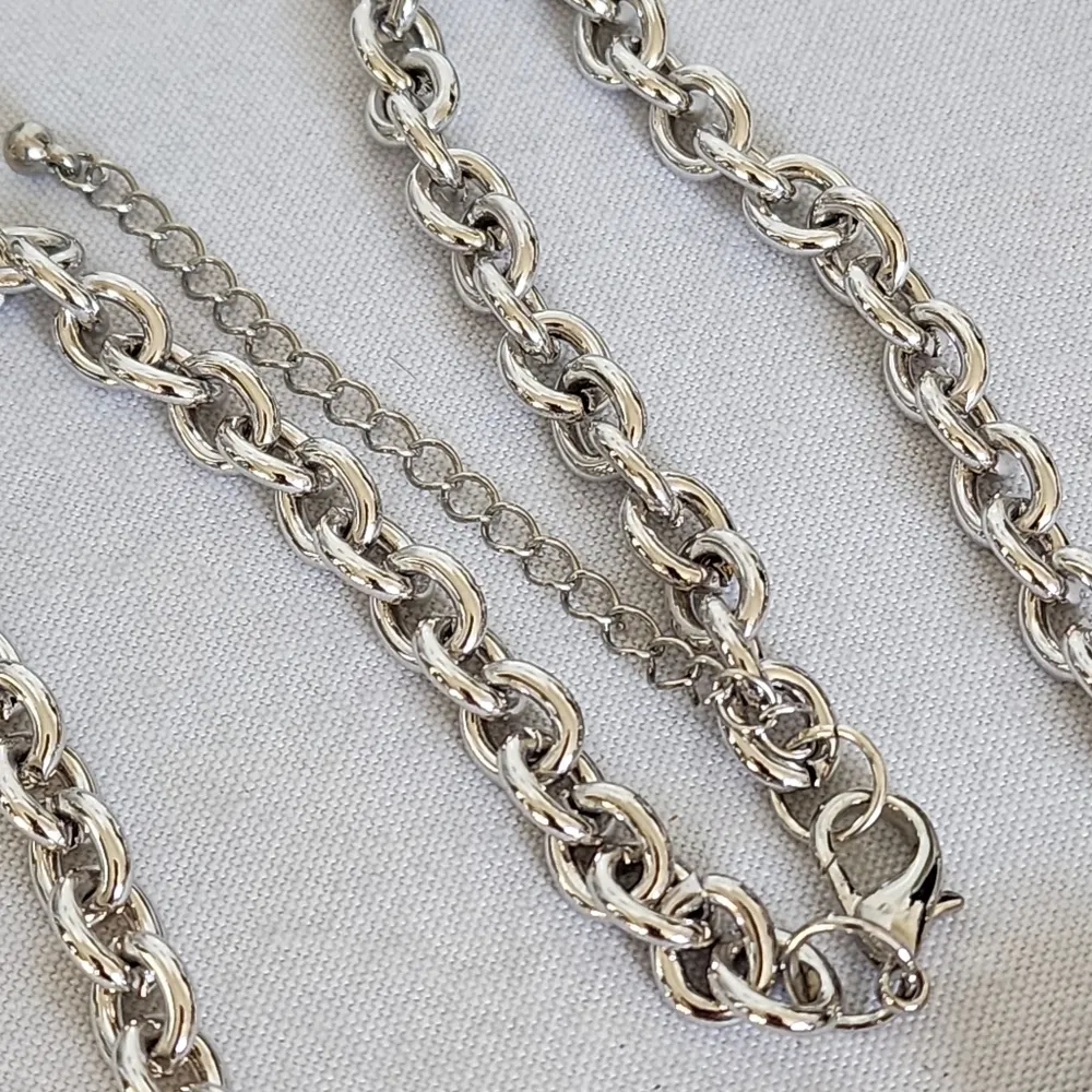 Silver Chain with Teardrop Center Pendant and Earrings Set - Image 4