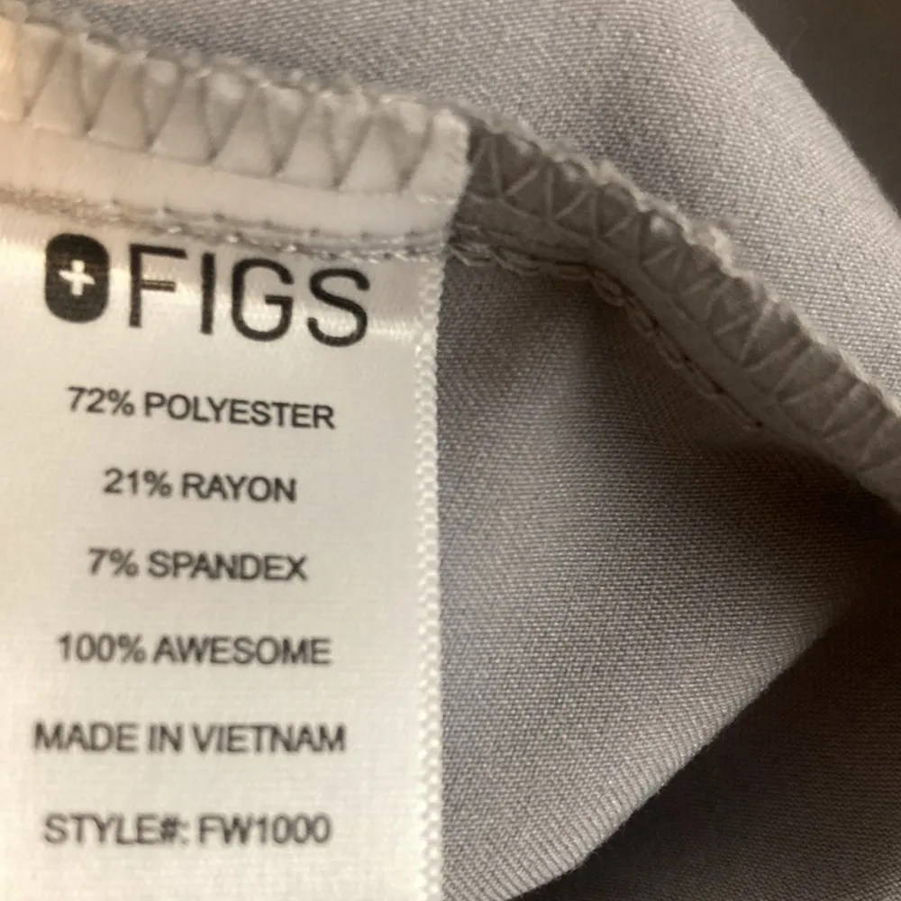 Figs Technical Collection Women’s Size Medium One Pocket Scrub Top Gray Color - Image 7