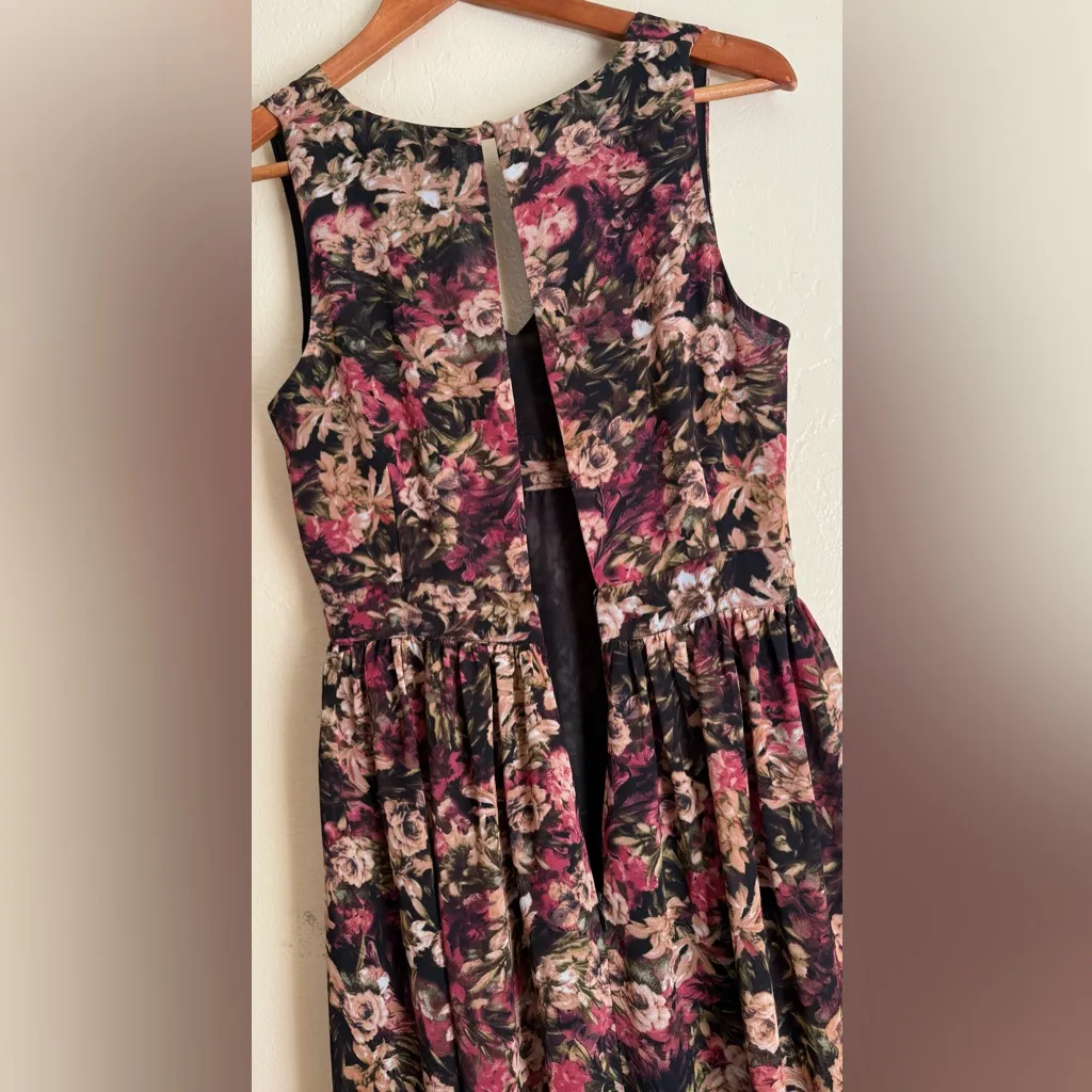 Dark Floral Sleeveless Maxi Goddess Dress V- Neckline High-low Hem Size M - Image 11