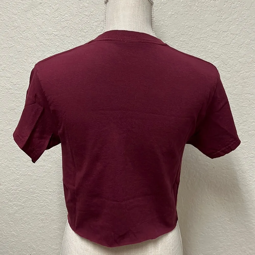 Chicago GILDAN Heavy Cotton Graphic Crop Top Size Small - Image 4