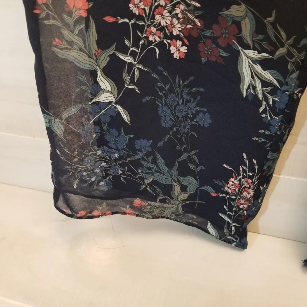 {2} Vince Camuto Navy Floral Pants - Image 3