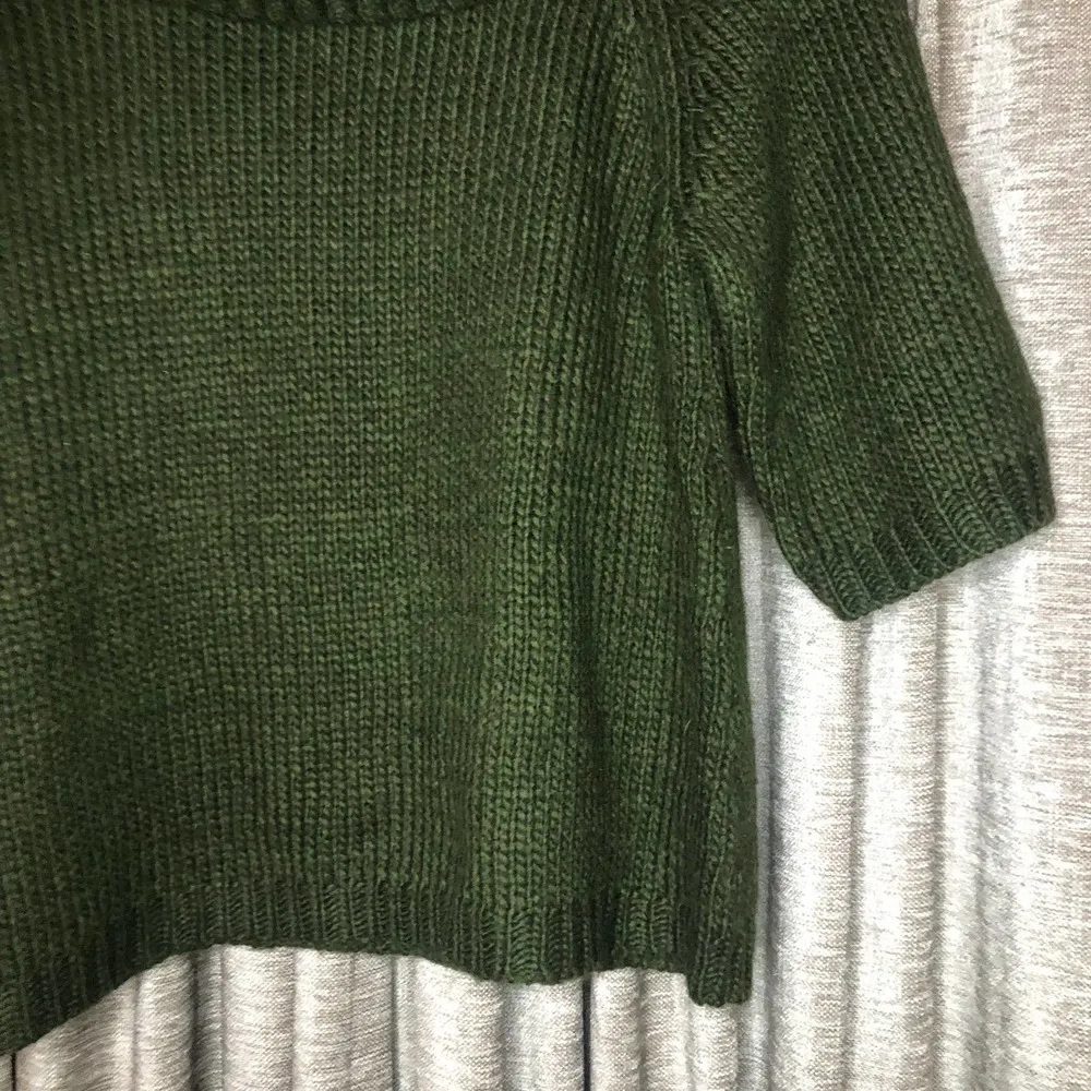 Paraphrase Cropped Short Sleeve Turtleneck Cowlneck Sweater Size Medium - Image 3