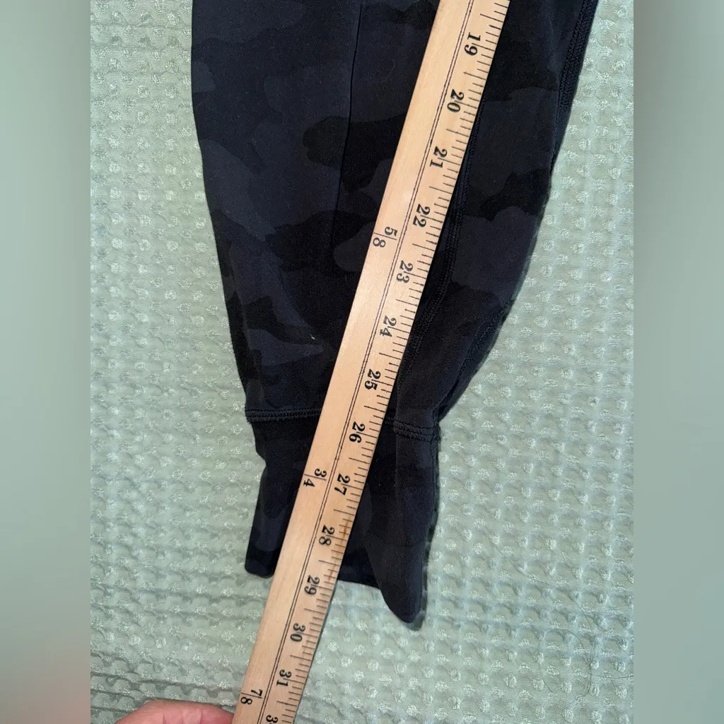 Lululemon Align Jogger 28"
Incognito Camo Multi Grey
Size 6 - Image 2
