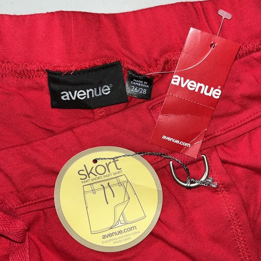 Avenue NWT Size 26/28 Red Cotton Knit Faux Wrap Skort - Image 3