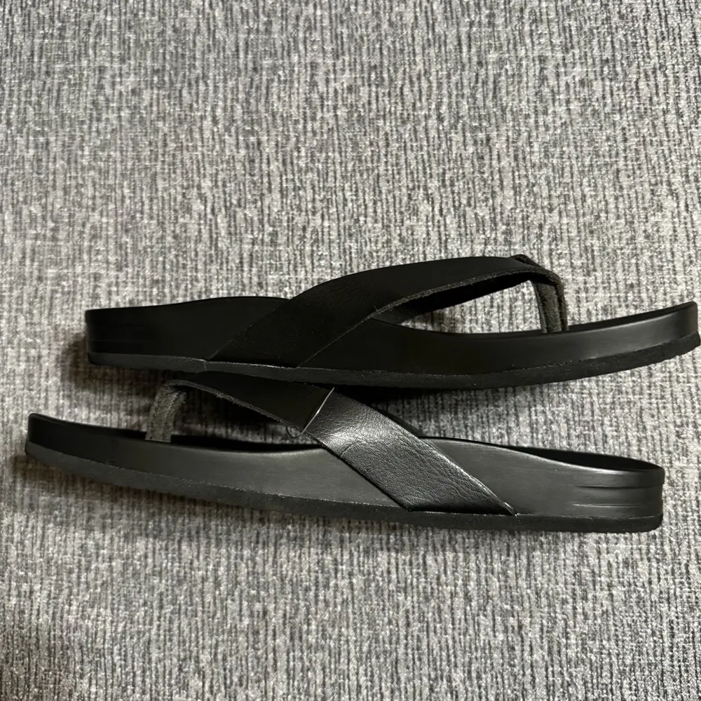 Reef Women’s Cushion Court Black Flip Flops - Image 9