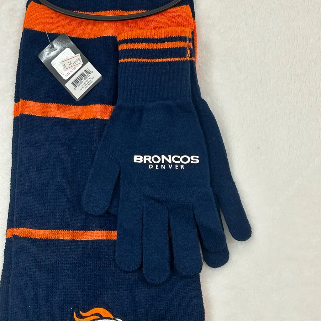Denver Broncos NFL Football Team Logo Winter Scarf Scarve & Gloves Gift Set - Image 2