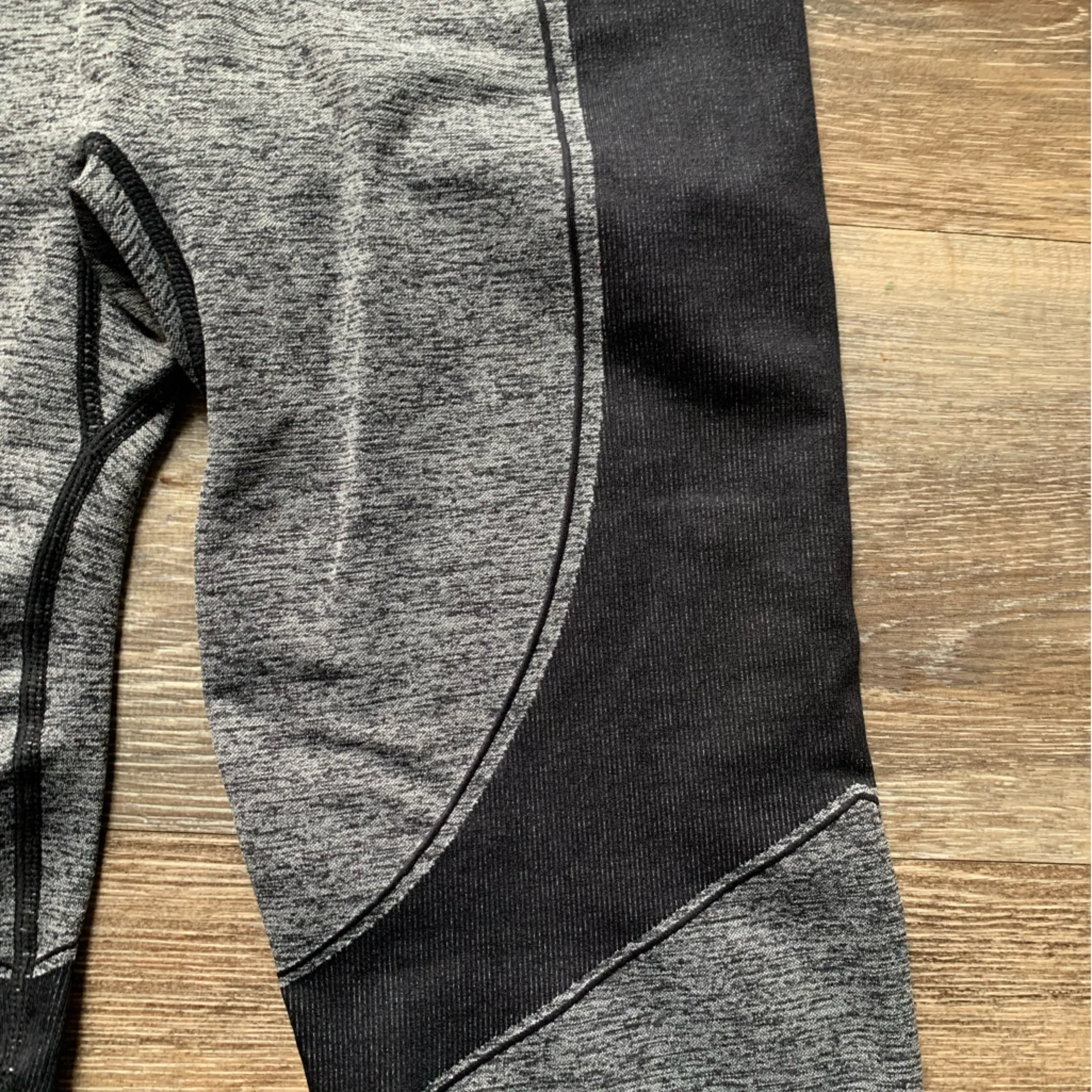 Thirdlove  Seamless Charcoal and Black Leggings M - Image 2