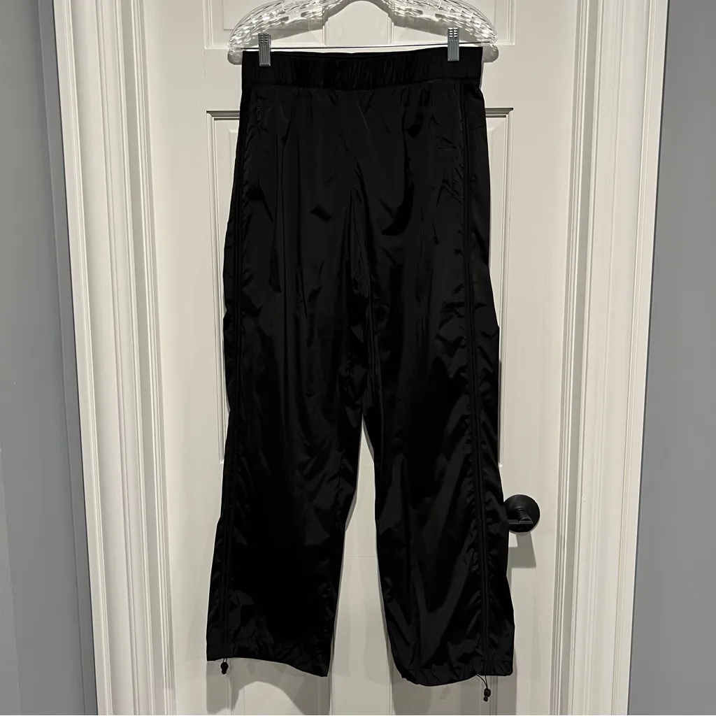 Athleta Rise Pant Black Small Relaxed Fit Track Pants Mid Rise Bungee Hem - Image 3